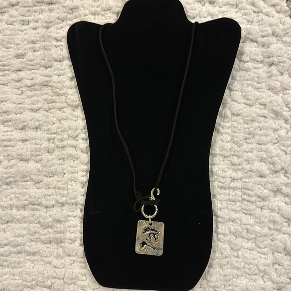 AWST International Necklace - Picture 1 of 3